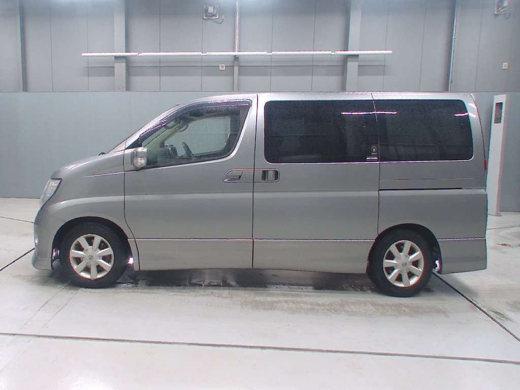 NISSAN ELGRAND