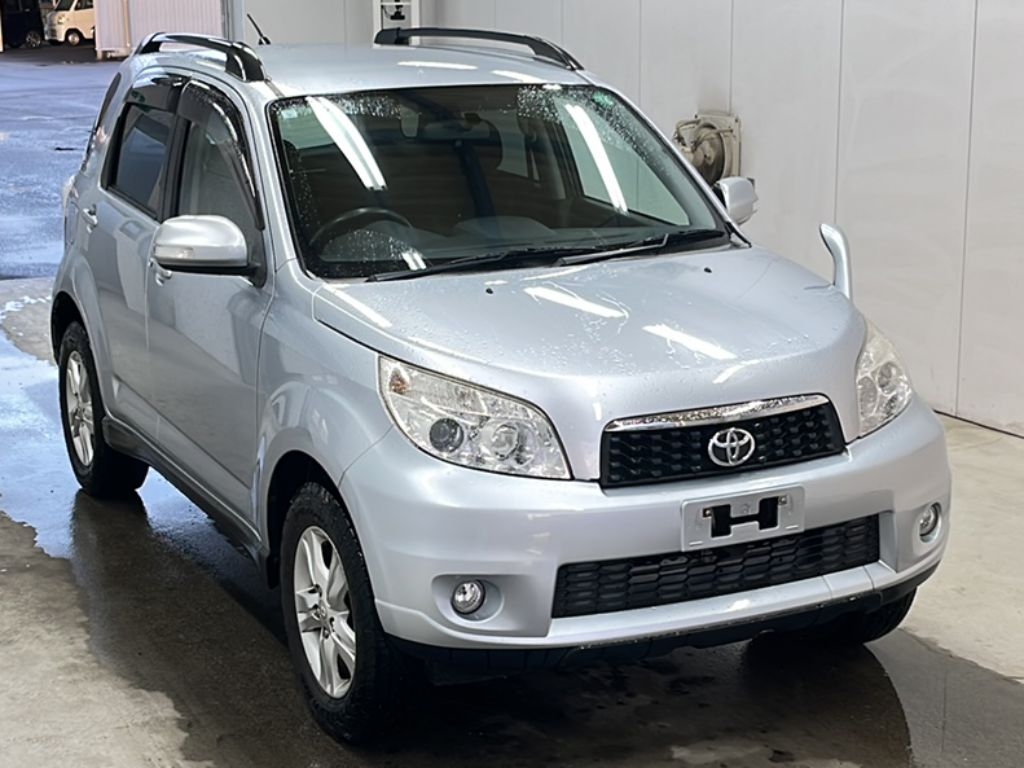 TOYOTA RUSH