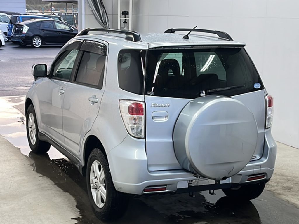 TOYOTA RUSH