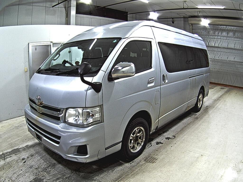 TOYOTA HIACE