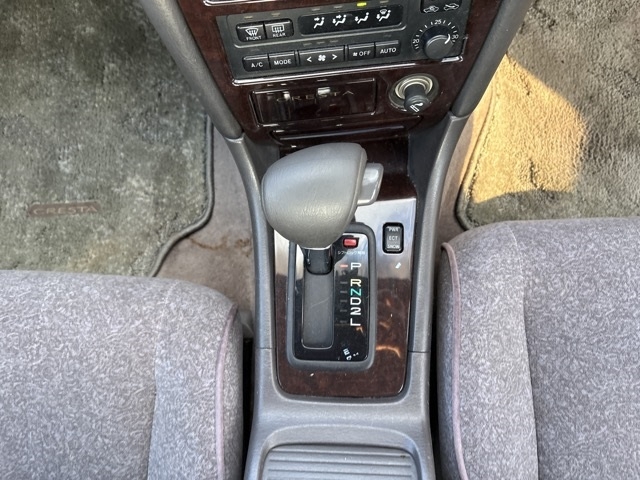 TOYOTA CRESTA