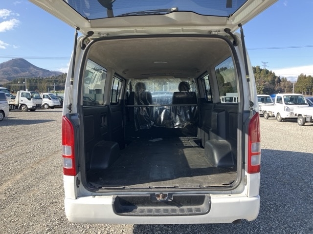 TOYOTA REGIUS ACE