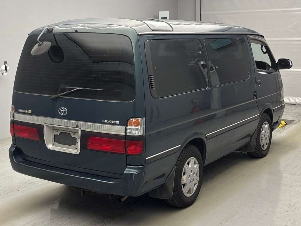 TOYOTA HIACE