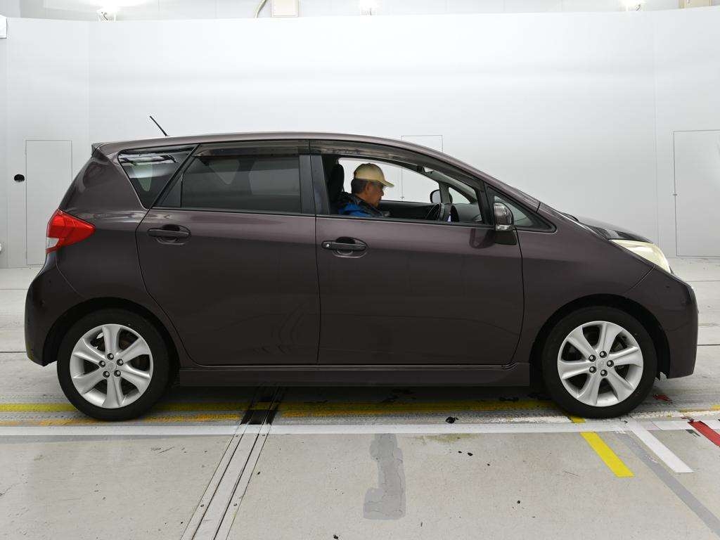 SUBARU TREZIA