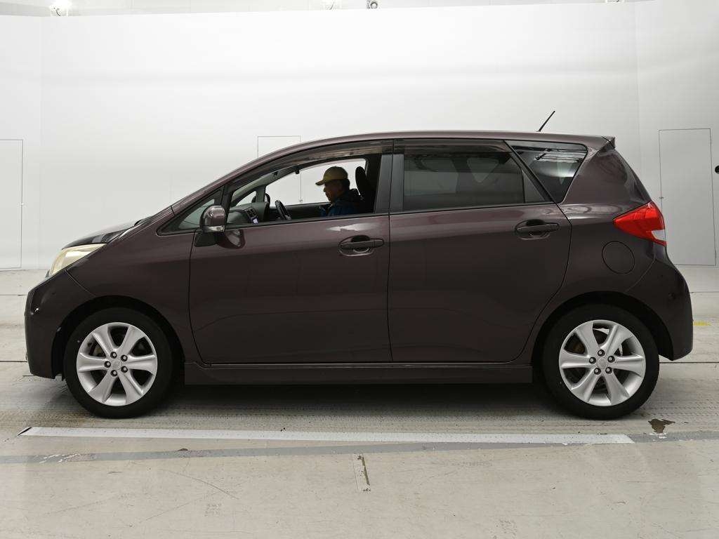 SUBARU TREZIA