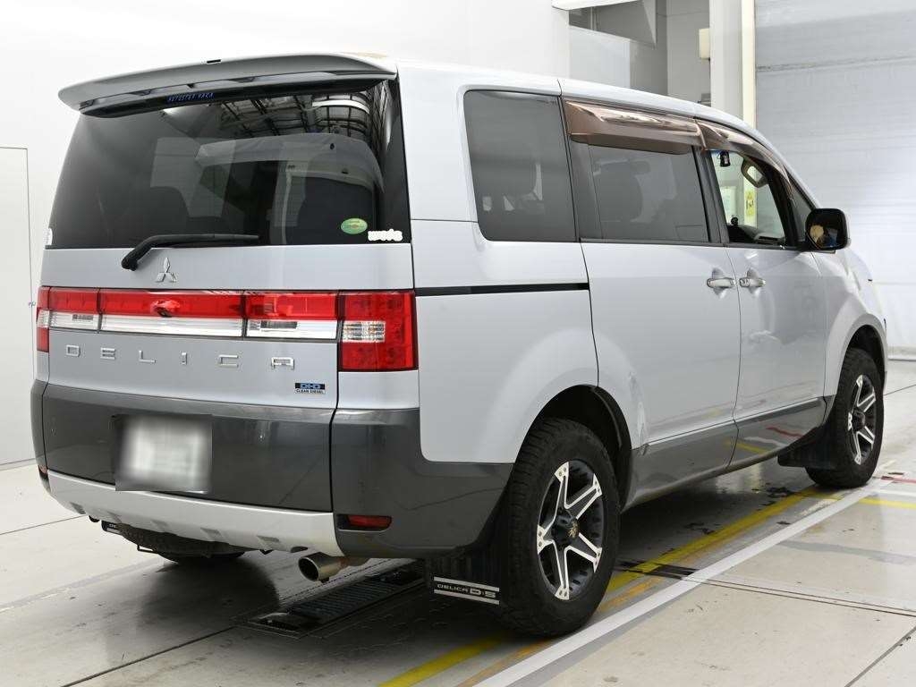 MITSUBISHI DELICA D:5