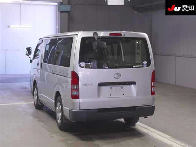 TOYOTA REGIUS ACE