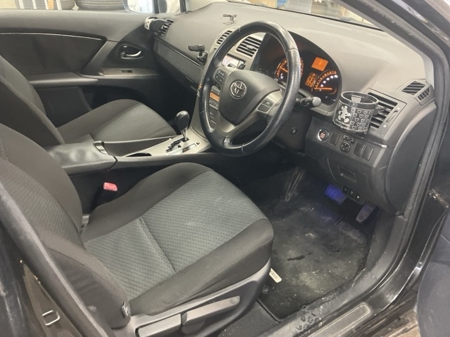 TOYOTA AVENSIS