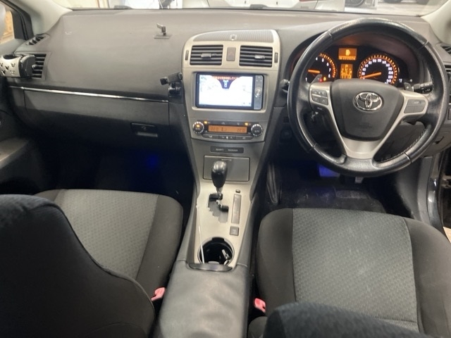 TOYOTA AVENSIS