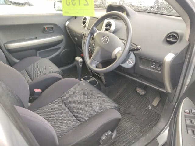 TOYOTA IST