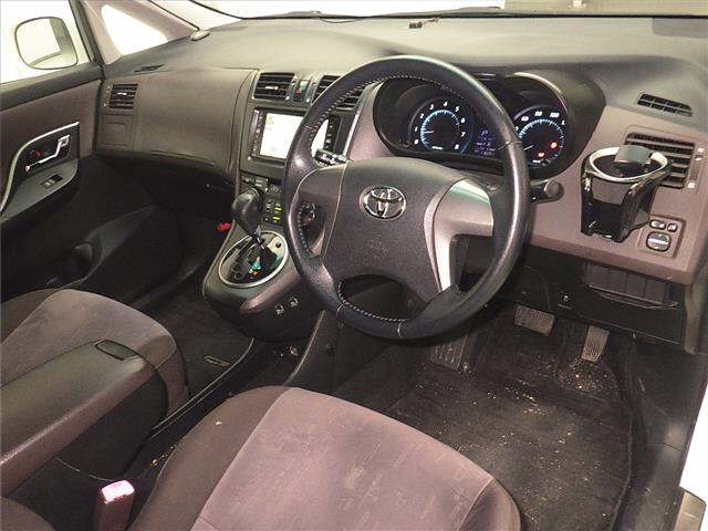 TOYOTA MARK X ZIO