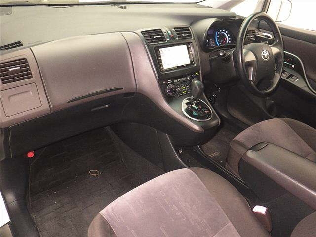 TOYOTA MARK X ZIO