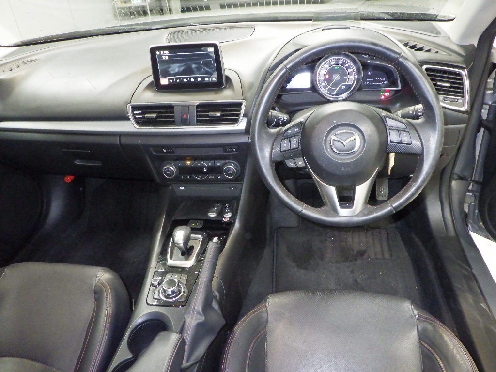 MAZDA AXELA
