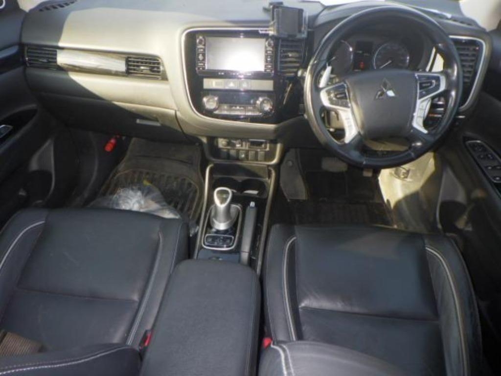 MITSUBISHI OUTLANDER
