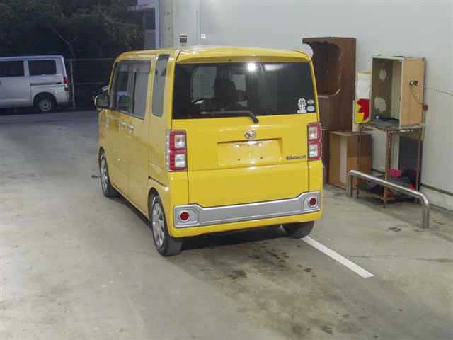 DAIHATSU WAKE