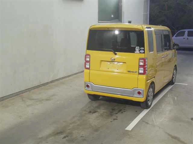 DAIHATSU WAKE