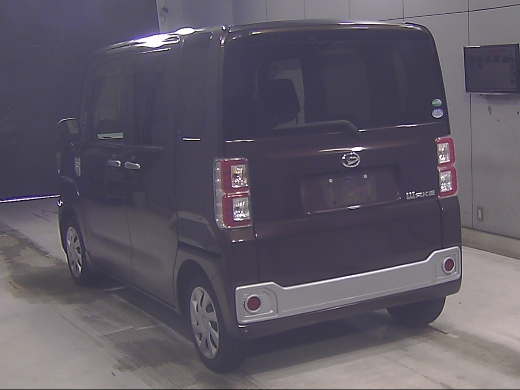 DAIHATSU WAKE