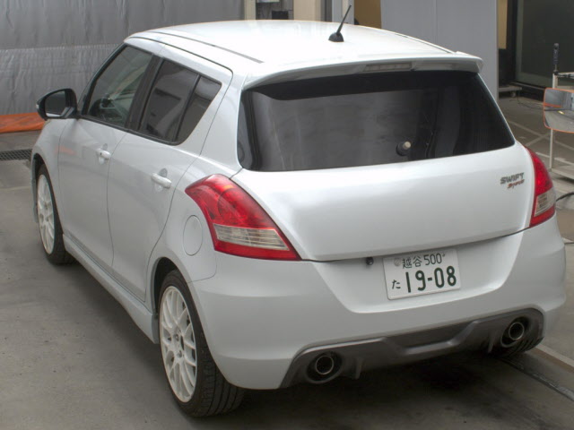 SUZUKI SWIFT