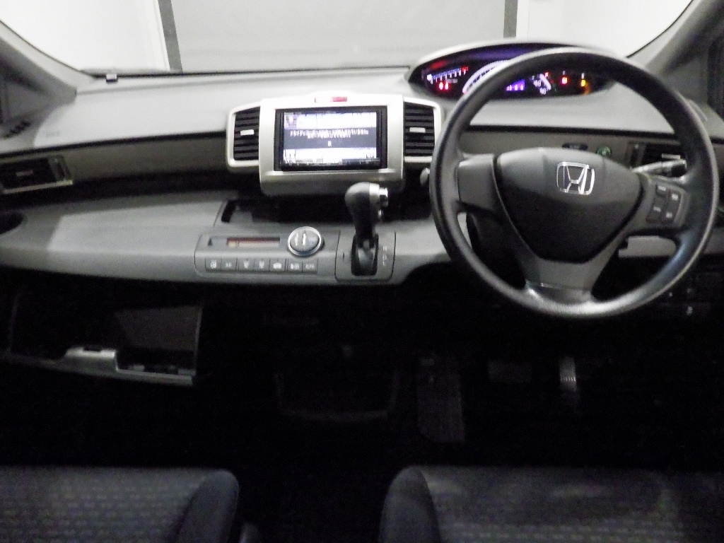 HONDA FREED SPIKE