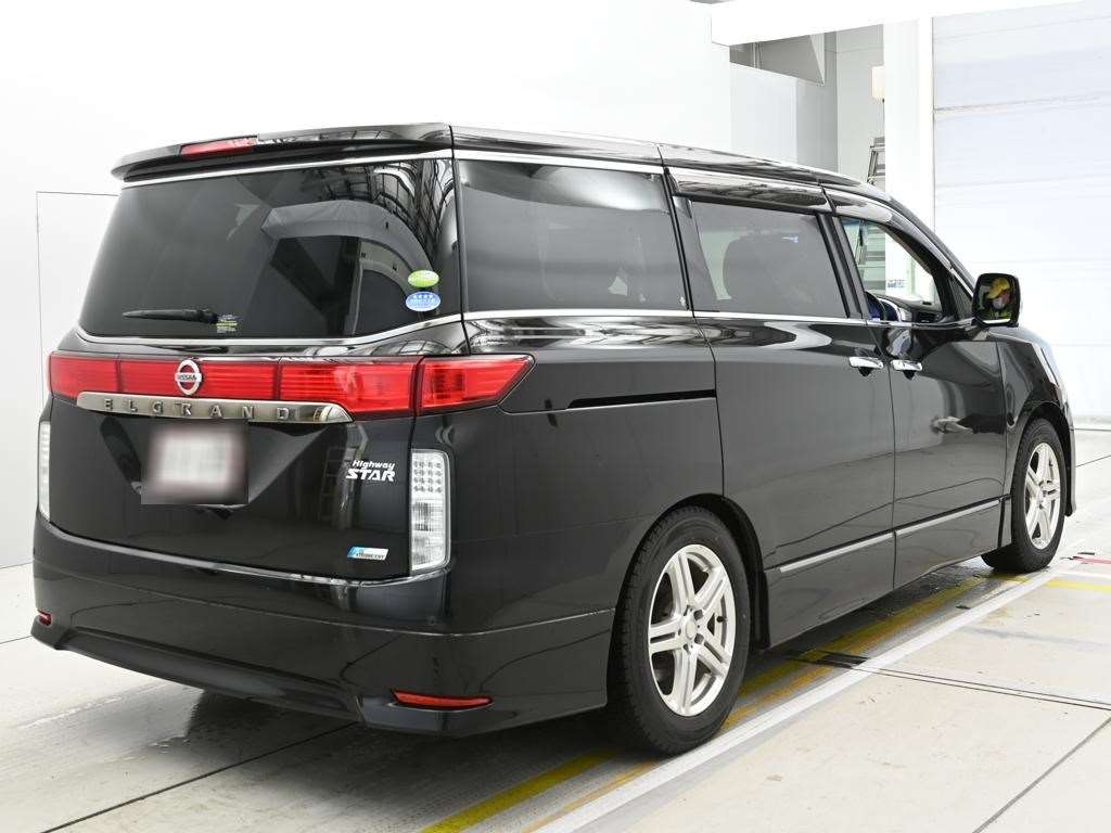NISSAN ELGRAND