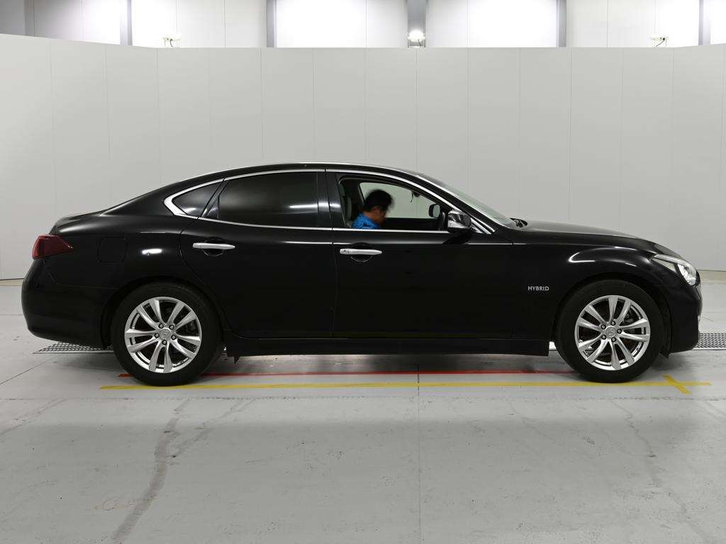 NISSAN FUGA