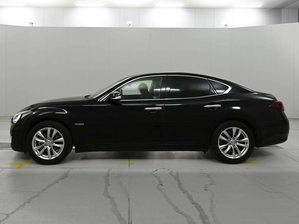 NISSAN FUGA