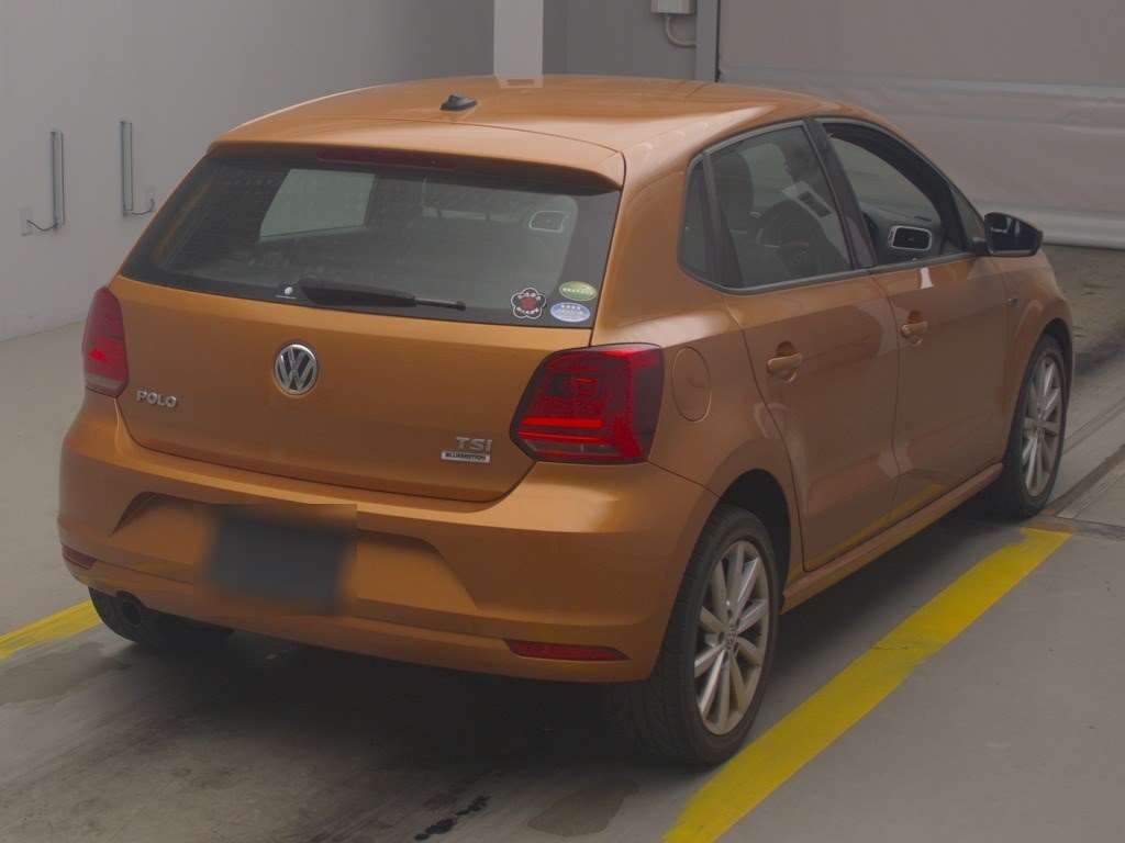 VOLKSWAGEN POLO