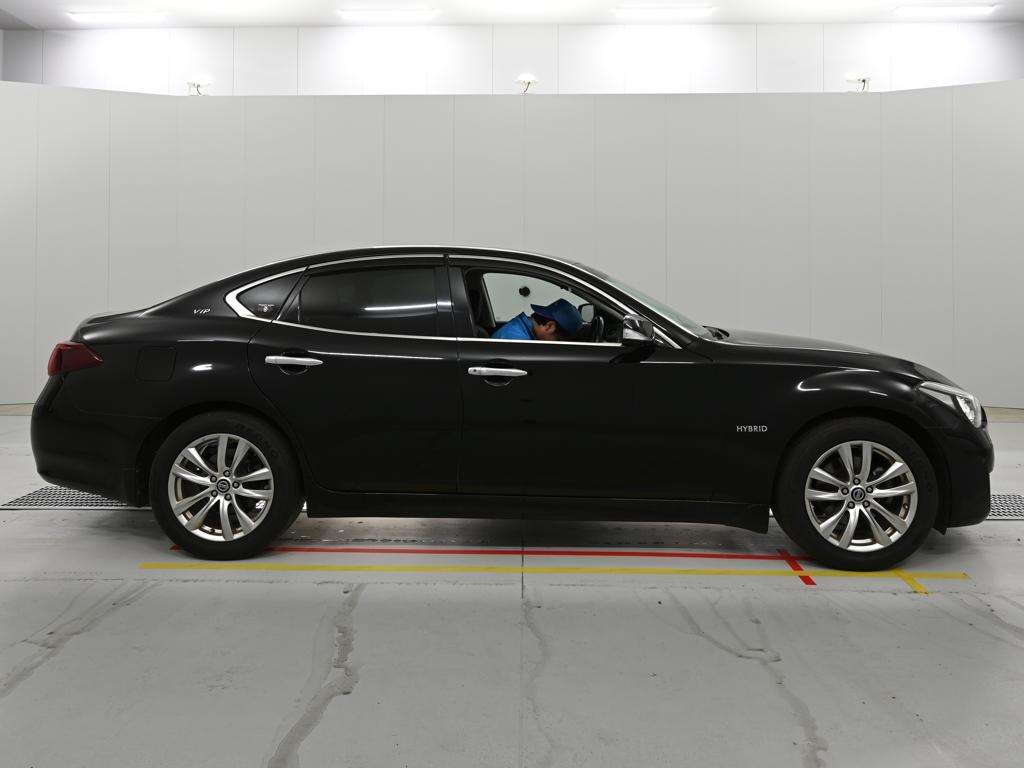 NISSAN FUGA