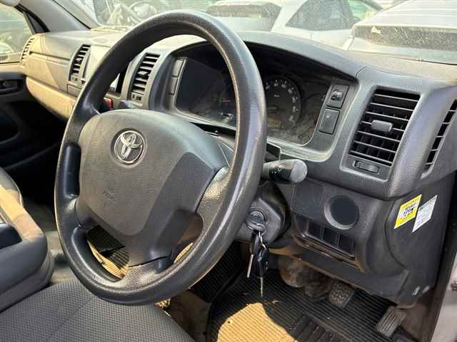 TOYOTA REGIUS ACE