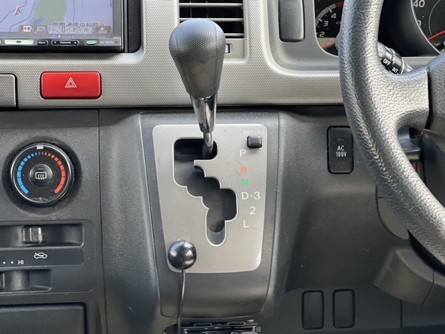TOYOTA REGIUS ACE