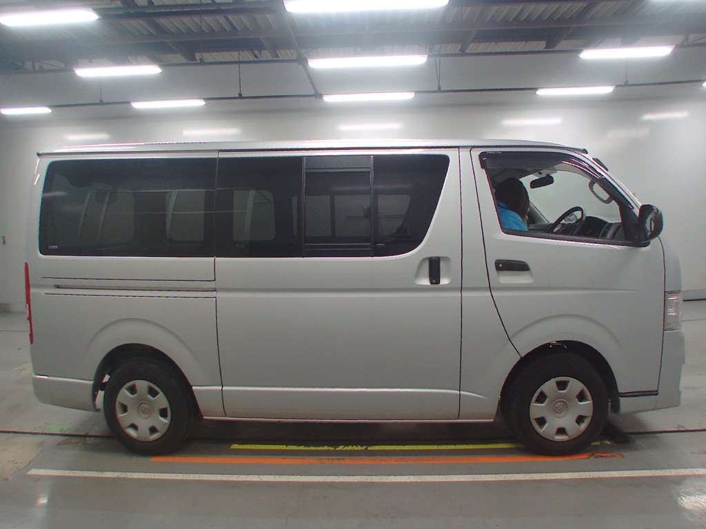 TOYOTA REGIUS ACE