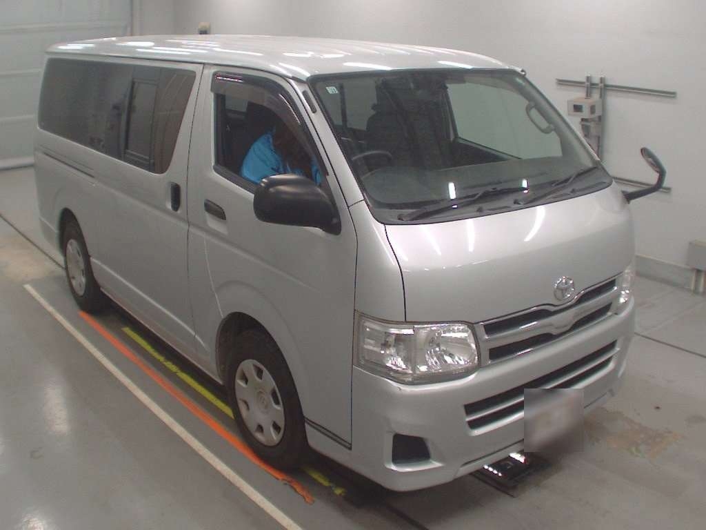 TOYOTA REGIUS ACE