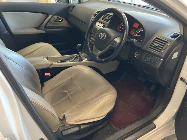 TOYOTA AVENSIS