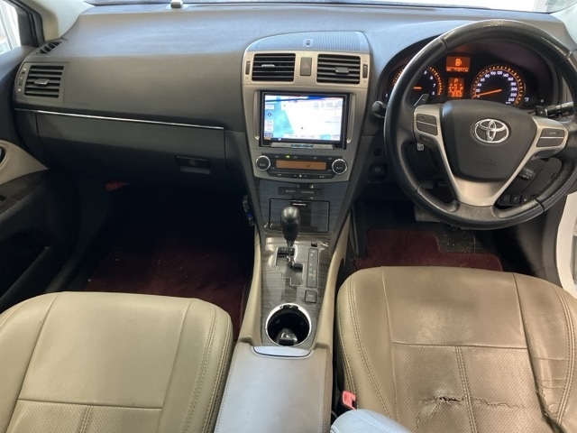 TOYOTA AVENSIS