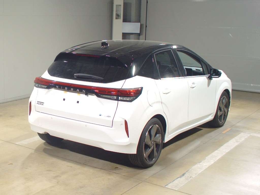 NISSAN AURA