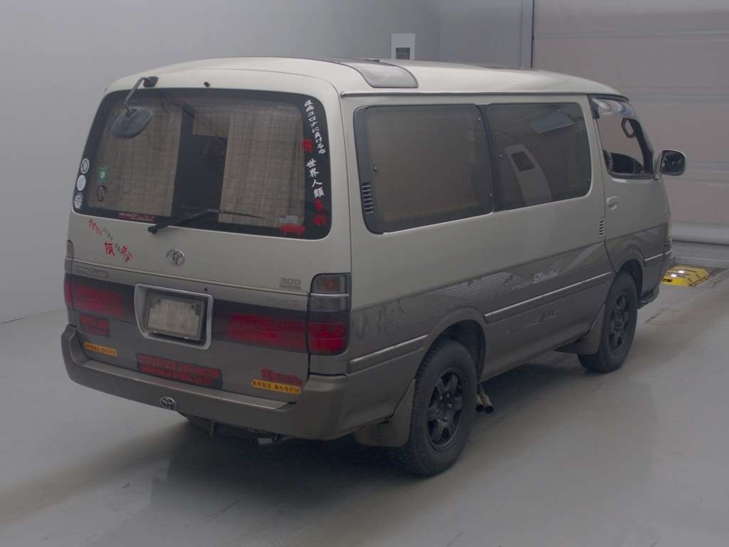TOYOTA HIACE