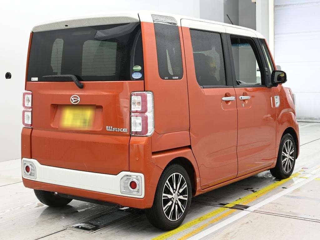 DAIHATSU WAKE