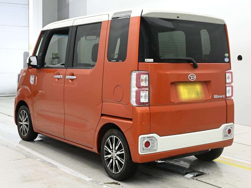DAIHATSU WAKE