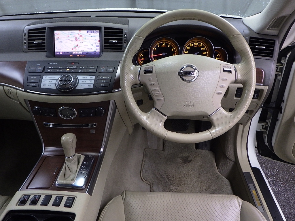 NISSAN FUGA
