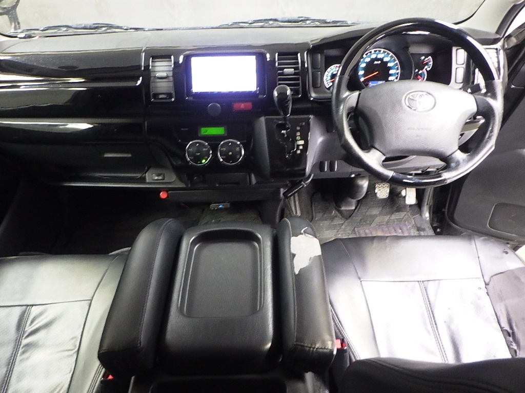 TOYOTA REGIUS ACE