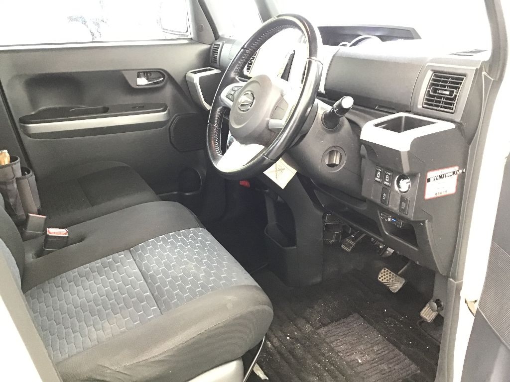 DAIHATSU WAKE