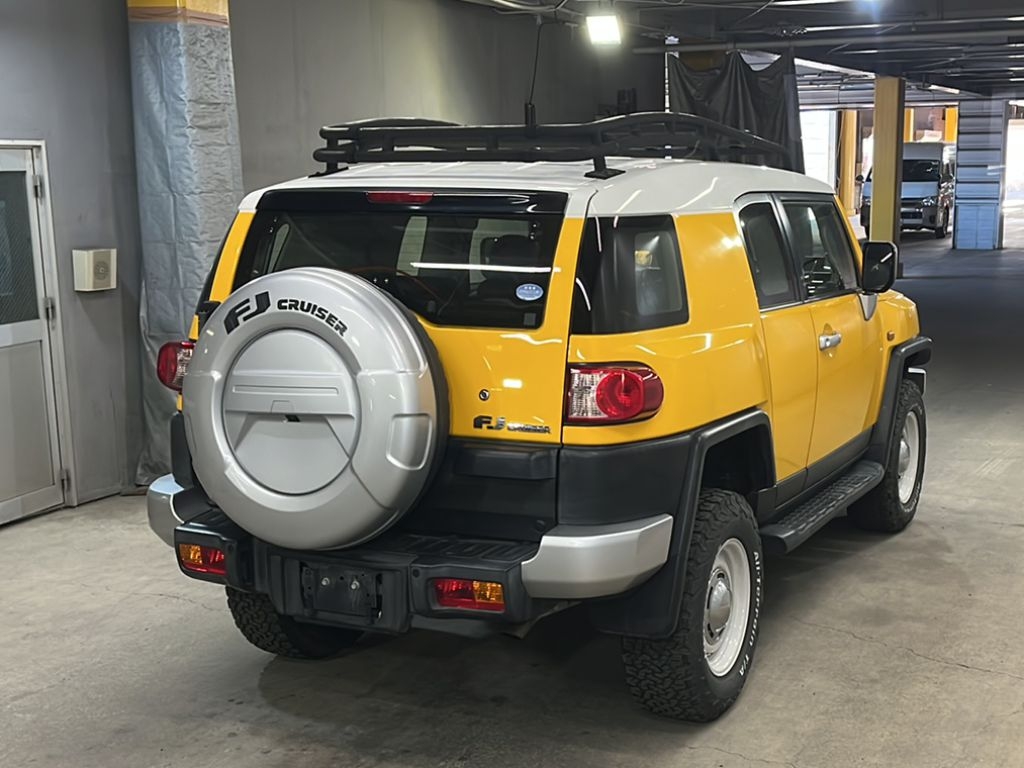 TOYOTA FJ CRUISER