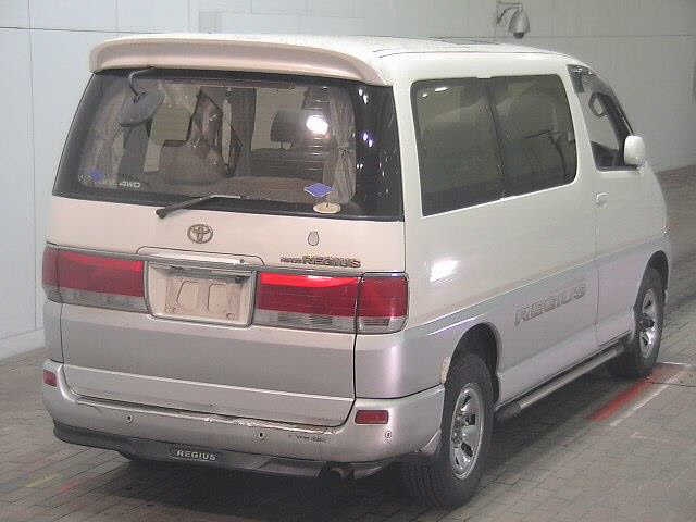 TOYOTA HIACE REGIUS