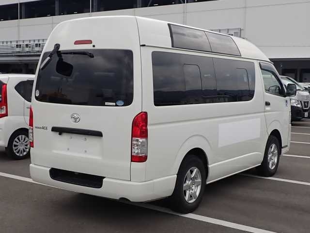 TOYOTA REGIUS ACE