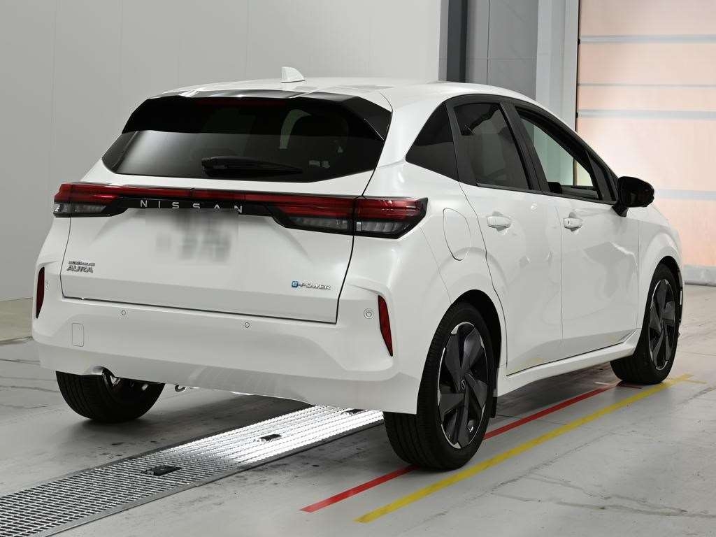 NISSAN AURA