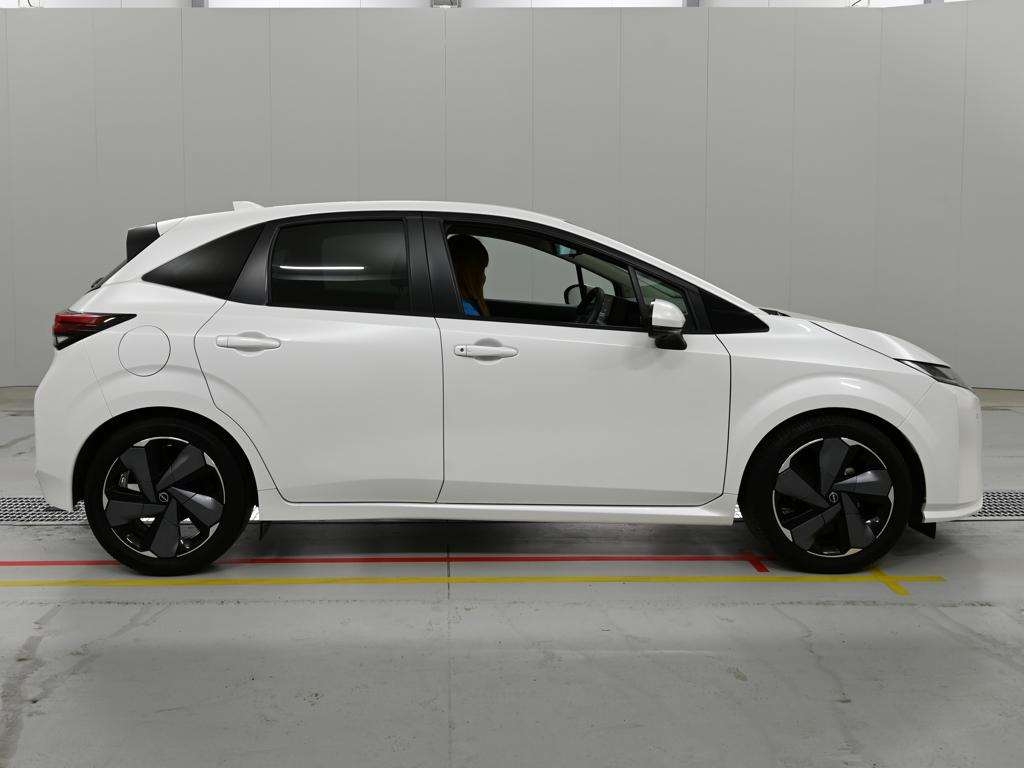 NISSAN AURA