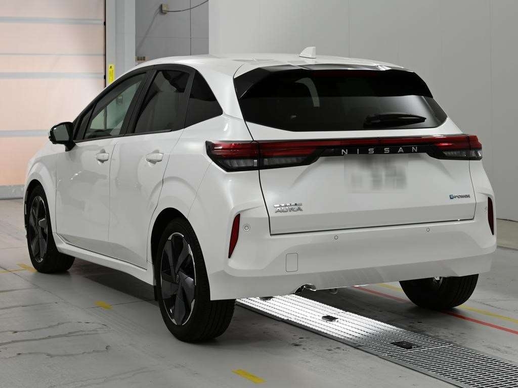 NISSAN AURA