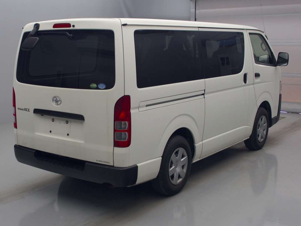 TOYOTA REGIUS ACE