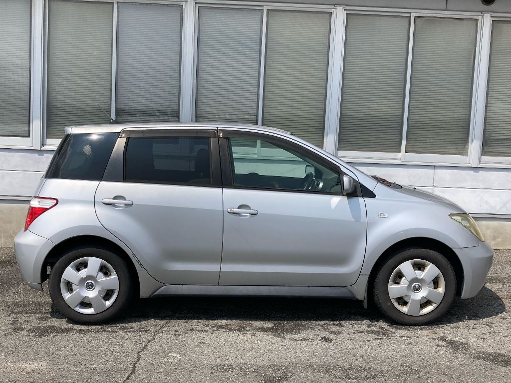 TOYOTA IST