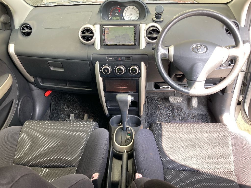 TOYOTA IST